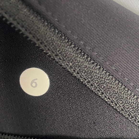 💕SALE💕 💕 Lululemon Rare Black Tight Stuff Full-On Luxtreme Crop Mesh Scallop - Picture 8 of 9